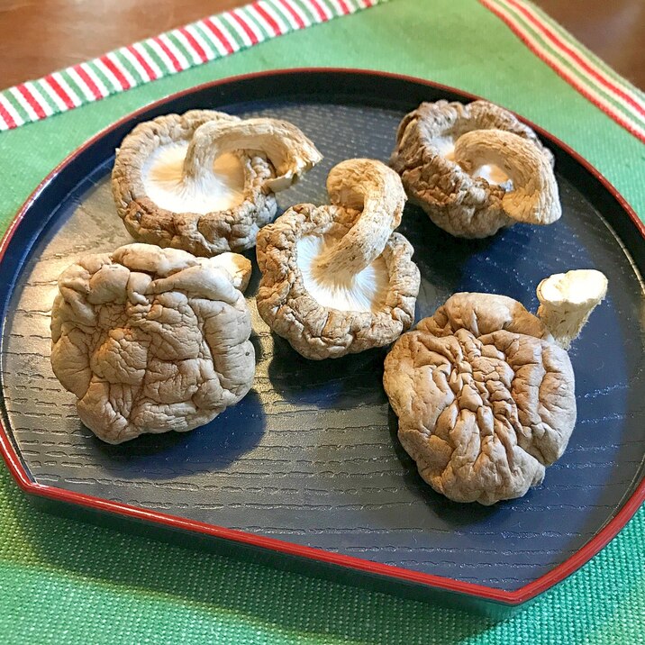 干し椎茸を作ってみよう ๑ ᴗ レシピ 作り方 By かえるかえる38 楽天レシピ